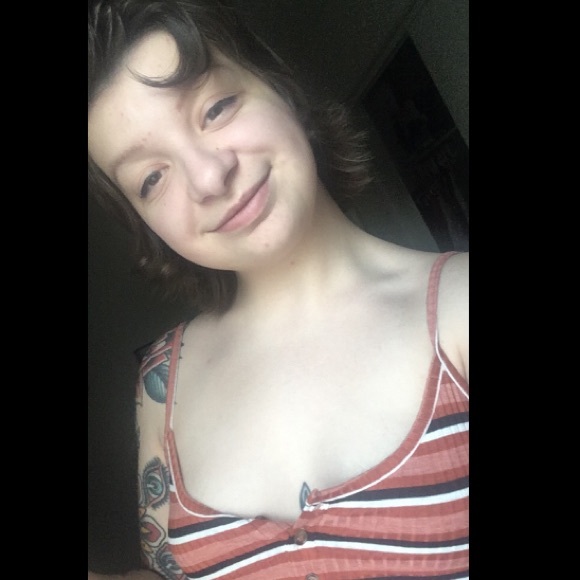 Meet your Posher, Taylor - Picture 2 of 3